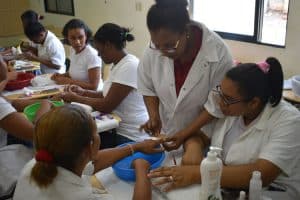 alumnas de la academia de belleza